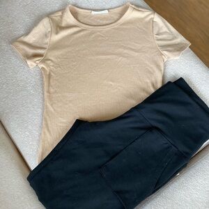 Tan and Black Leggings with Sleek Fitted Silhouette